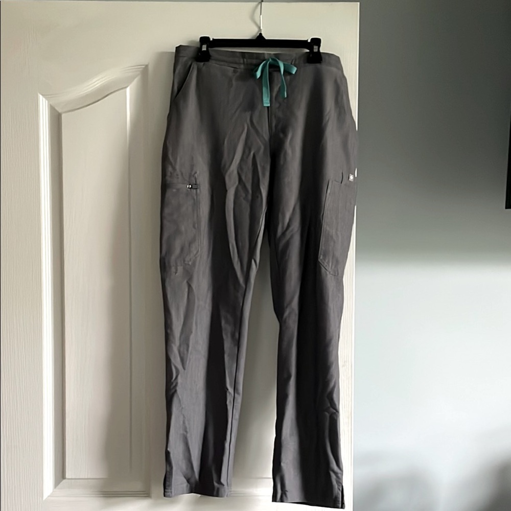 Figs Gray Cargo Pants with Elastic Waistband and Tapered Fit unisex